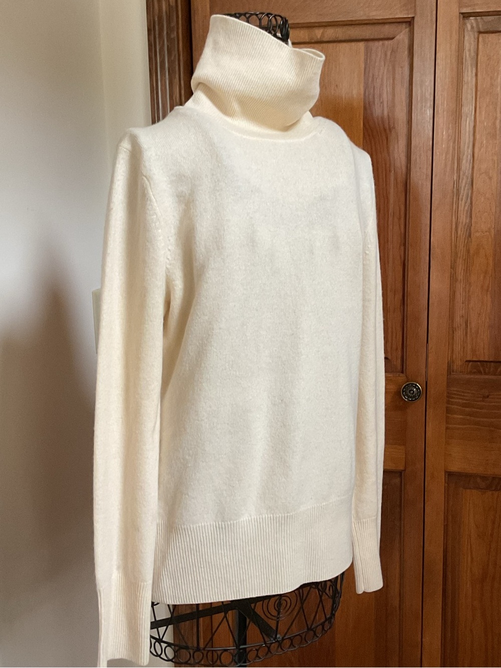 Neiman Marcus Ivory Turtleneck Sweater, Medium